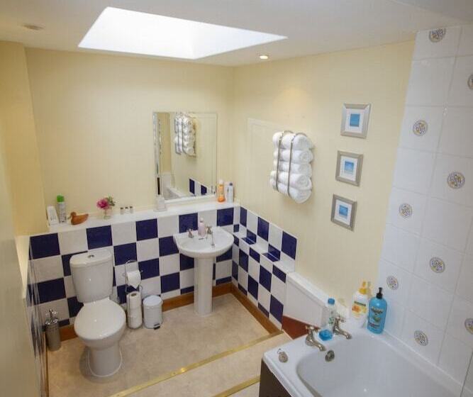 Пансион Balconie House