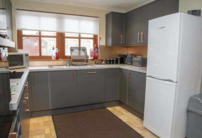 פנסיון Balconie House