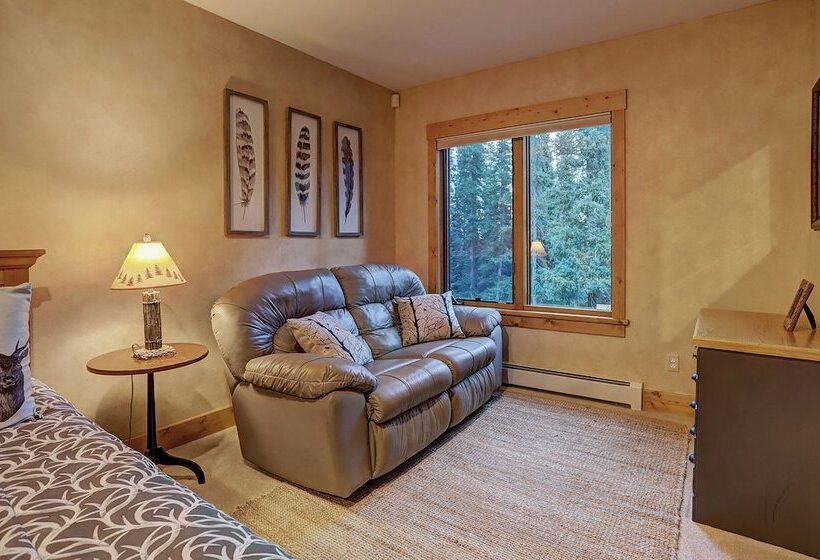 Pine Forest Lodge