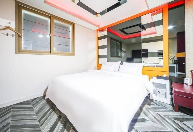 S Motel