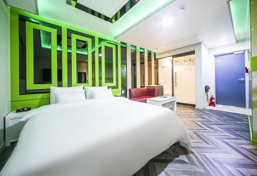 S Motel