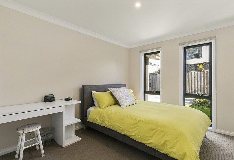 Summer Breeze  Free Wifi & Netflix Inlet Side Central Location