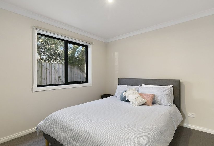 Summer Breeze  Free Wifi & Netflix Inlet Side Central Location