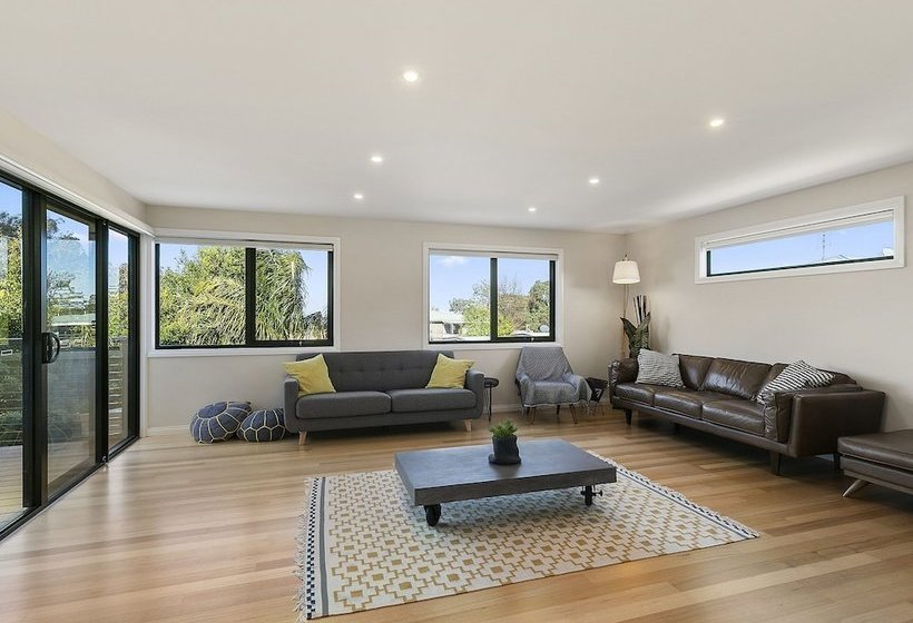 Summer Breeze  Free Wifi & Netflix Inlet Side Central Location