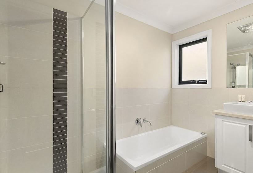 Summer Breeze  Free Wifi & Netflix Inlet Side Central Location