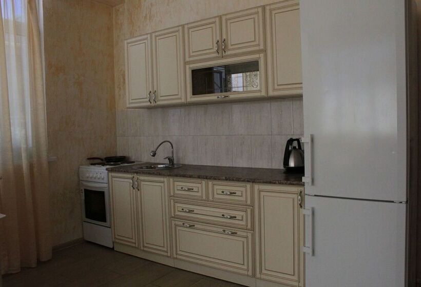 Apartment On Kamyshovaya 41, Apt 2