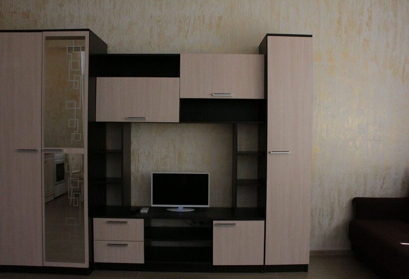 Apartment On Kamyshovaya 41, Apt 2