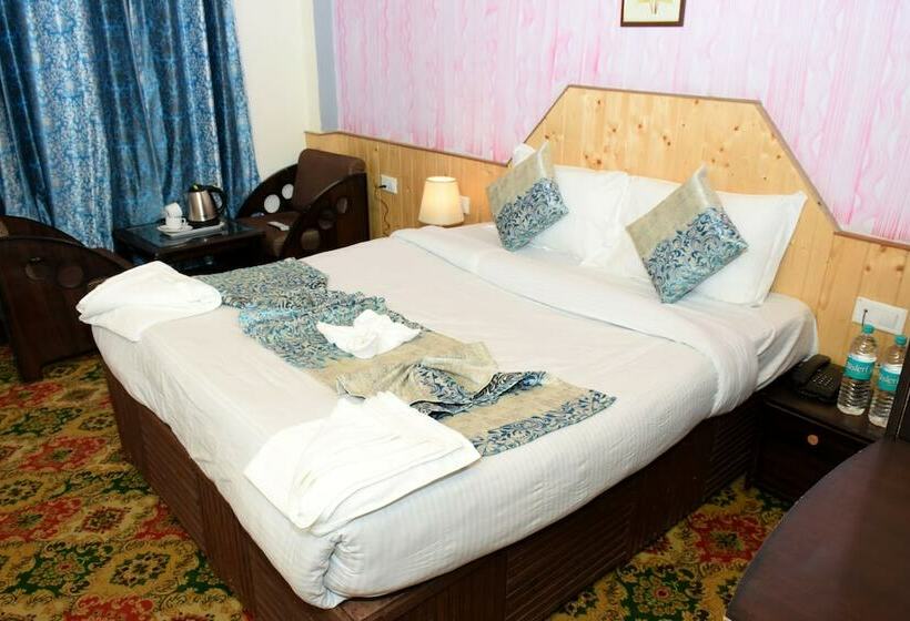 Comlux Hotel, Manali