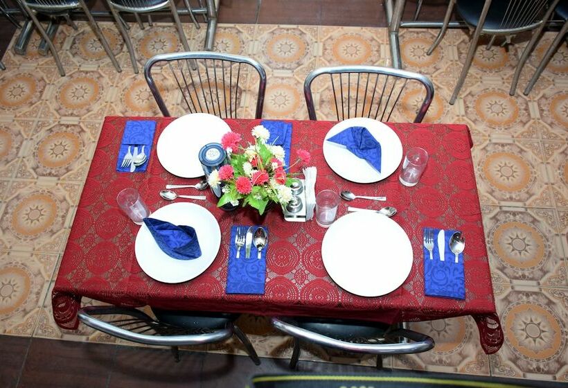 Comlux Hotel, Manali