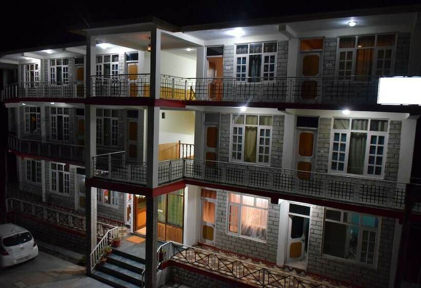 Comlux Hotel, Manali