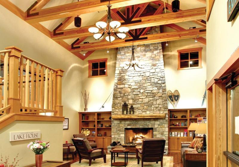 فندق Lake Chelan Shores Resort