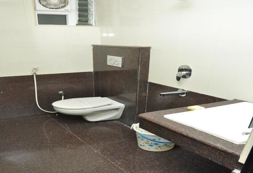 Отель Pla Residency Annex