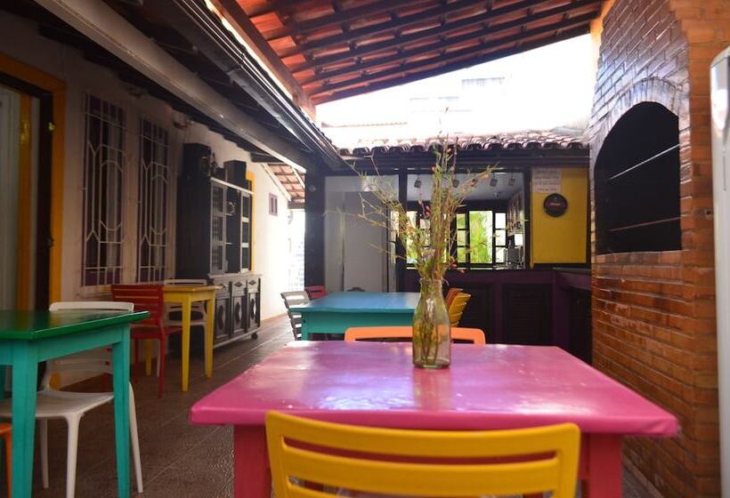 בית מלון כפרי Cabo Frio Fun Hostel