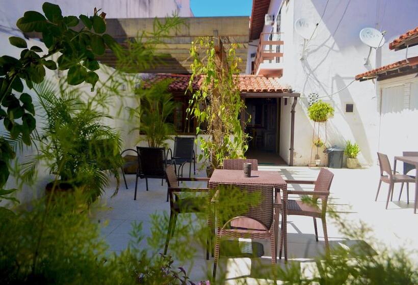 בית מלון כפרי Cabo Frio Fun Hostel