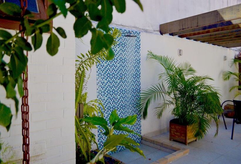 בית מלון כפרי Cabo Frio Fun Hostel