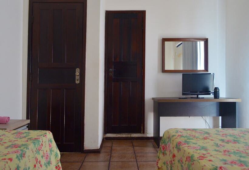 בית מלון כפרי Cabo Frio Fun Hostel