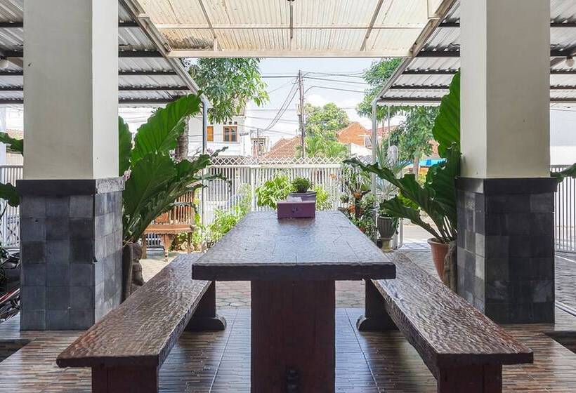 هتل Reddoorz Near Batik Tulis Celaket 2
