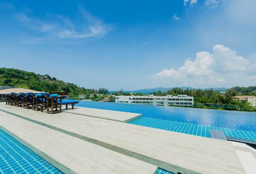 هتل The Aristo Resort