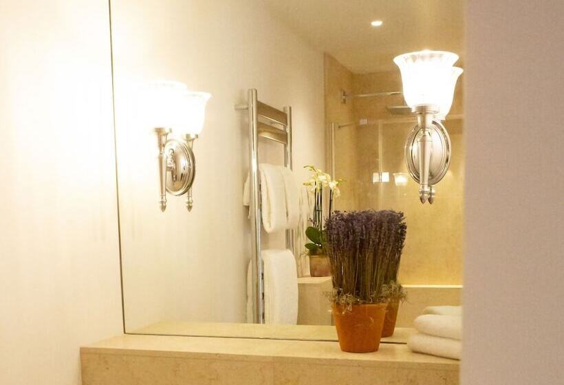 Отель The White Horse Inn