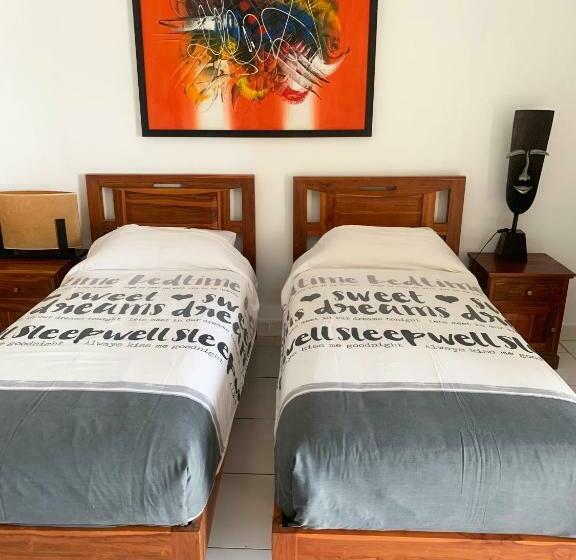 הוסטל L Orange Budget