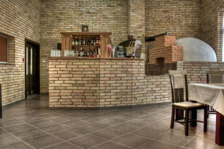 Astoria Hotel & Restaurant