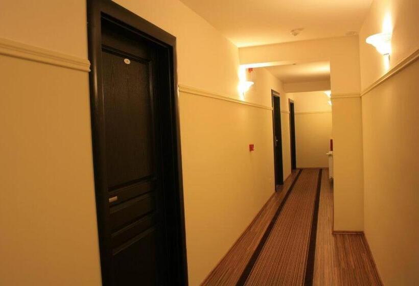 Astoria Hotel & Restaurant