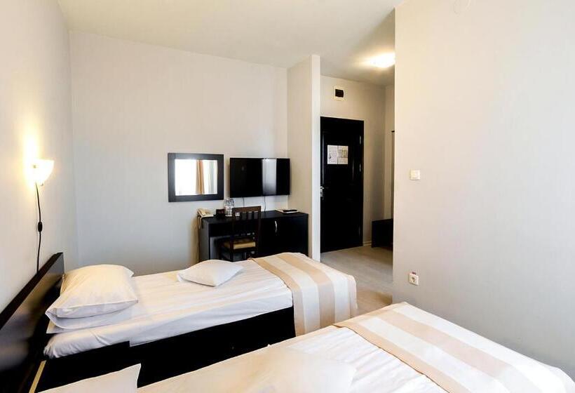 Astoria Hotel & Restaurant