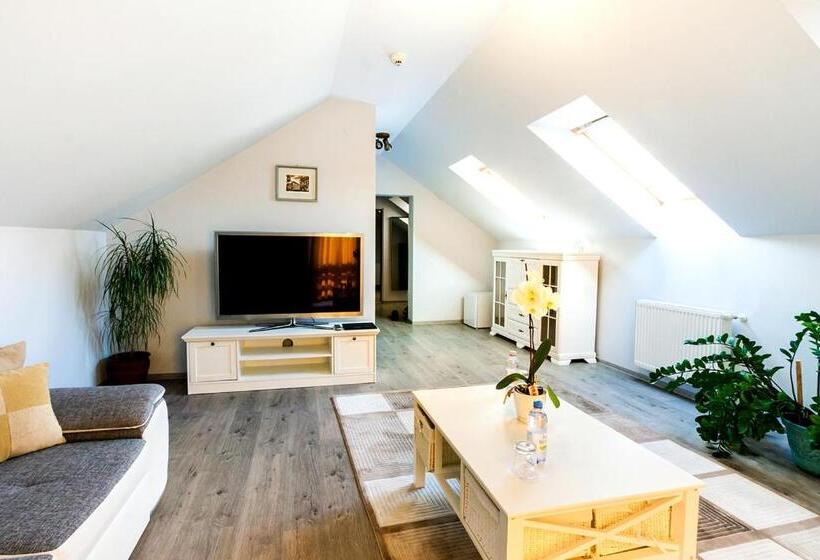 Astoria Hotel & Restaurant