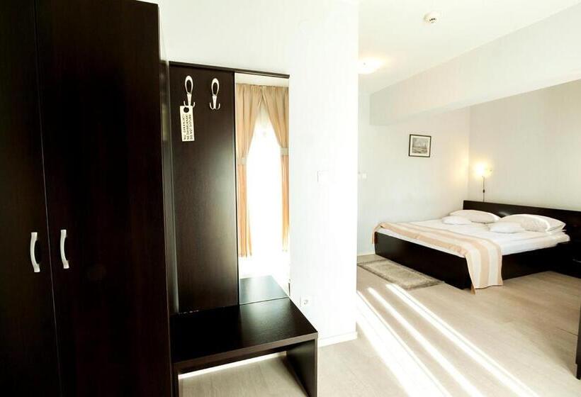 Astoria Hotel & Restaurant