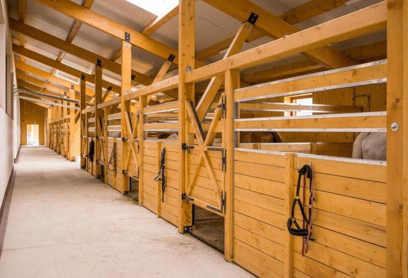 Astoria Hotel & Restaurant