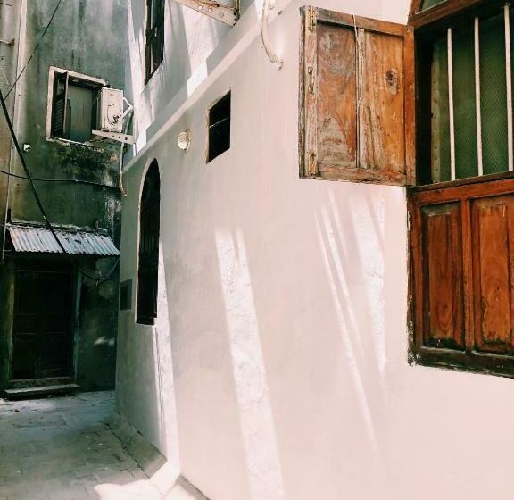 مبيت وإفطار Kelele Square