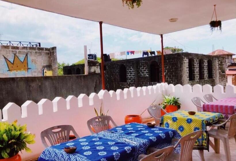 مبيت وإفطار Kelele Square