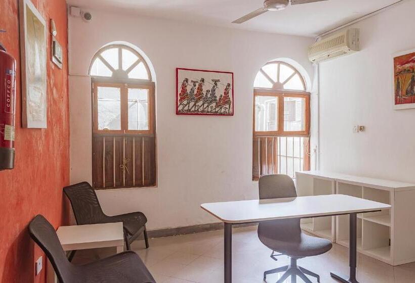 مبيت وإفطار Kelele Square