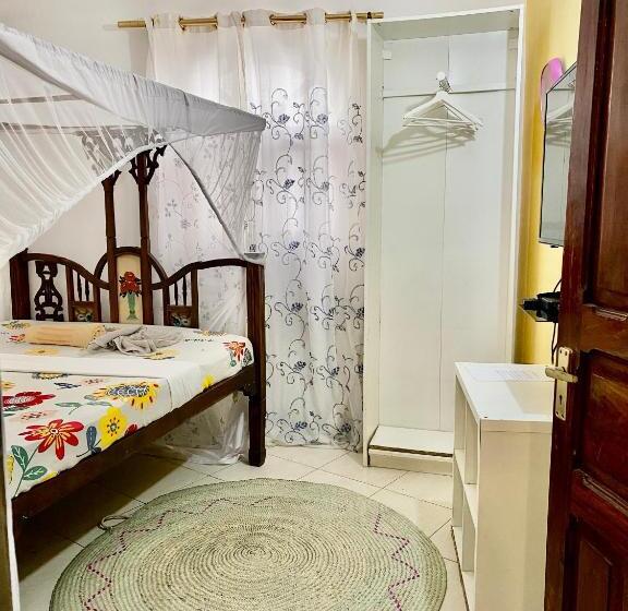 مبيت وإفطار Kelele Square