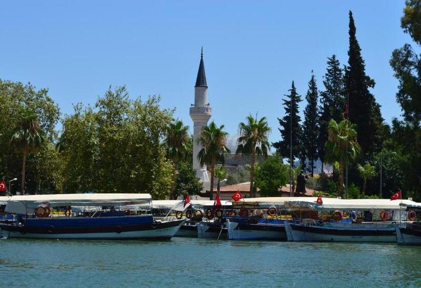 Central Park Otel   Adult Only