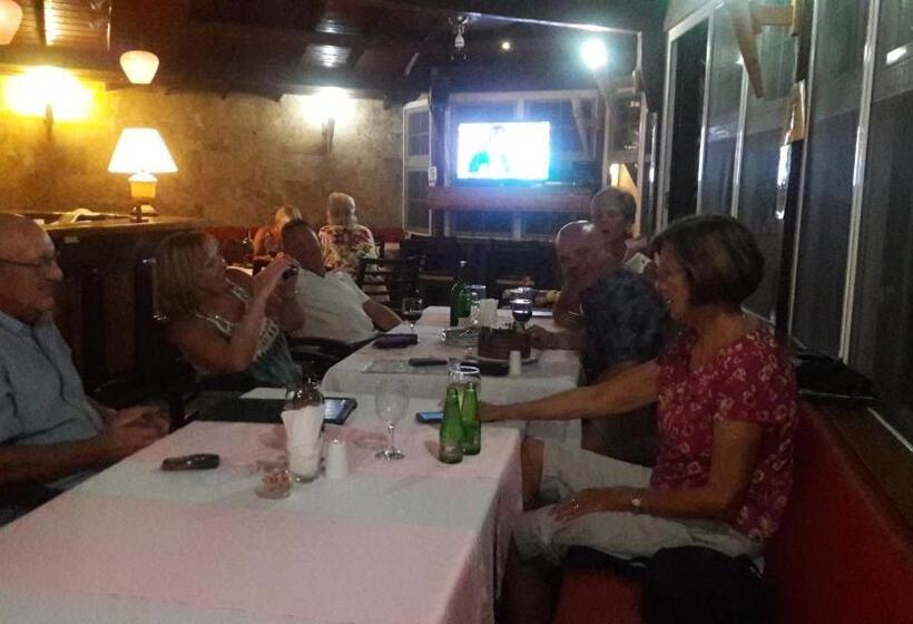 Central Park Otel   Adult Only