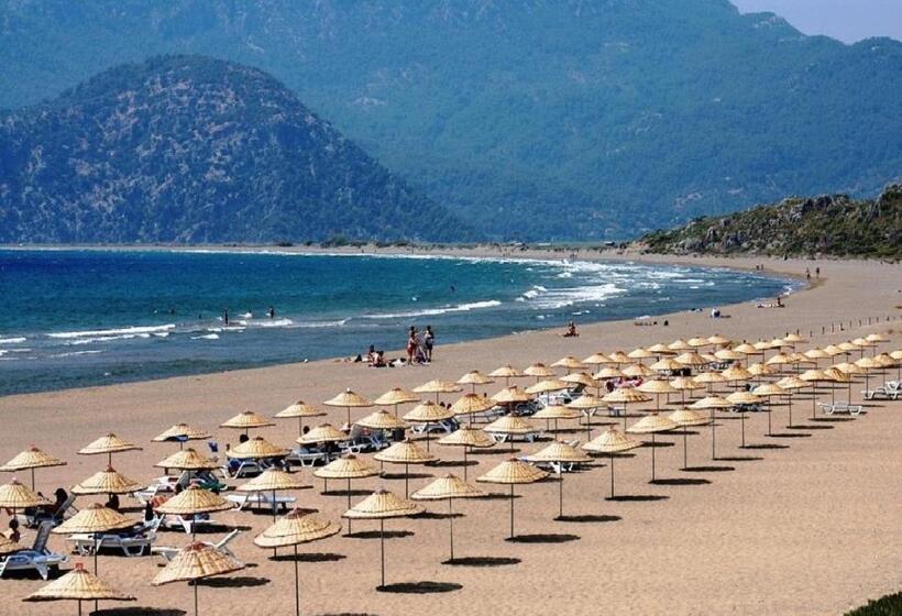 Central Park Otel   Adult Only