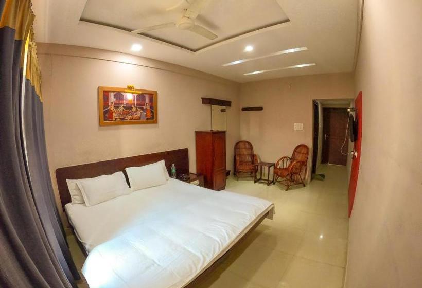 ホテル Chandragiri Inn