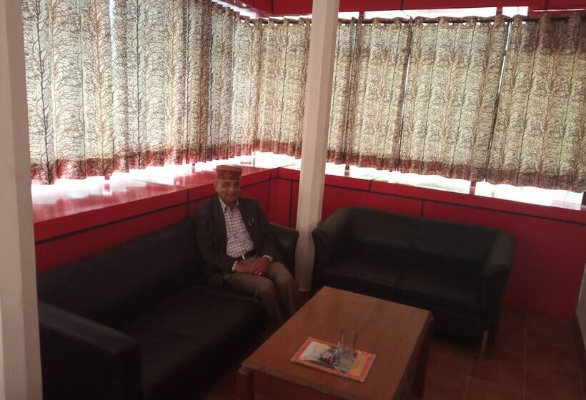 ホテル Triund Trek