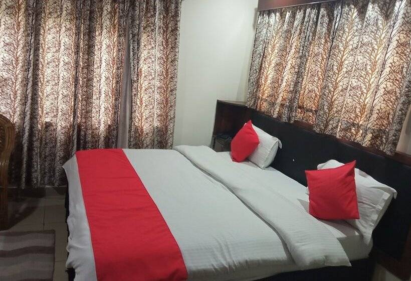 ホテル Triund Trek