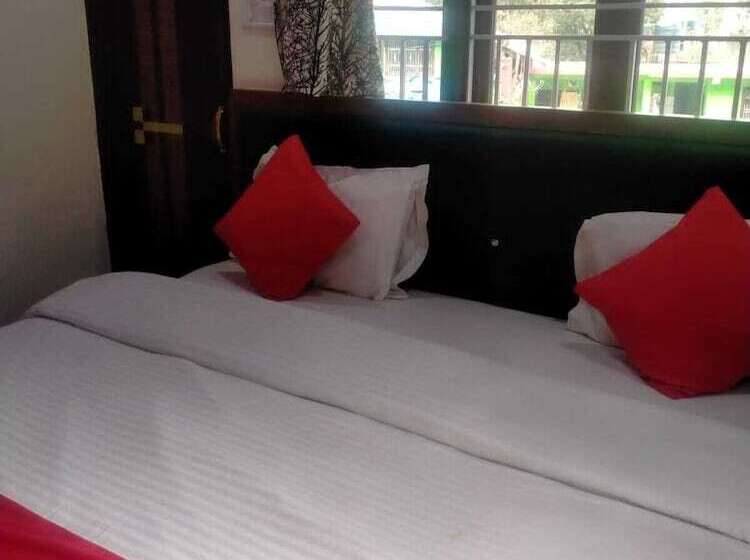 ホテル Triund Trek