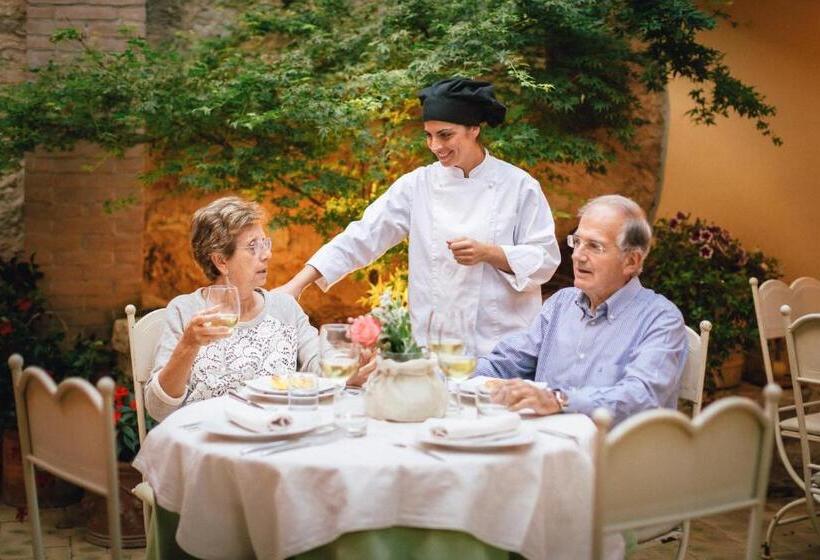 هتل Eremo Delle Fate