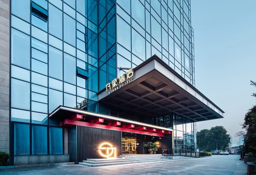 هتل Hilton Garden Inn Xiamen Bailuzhou Park