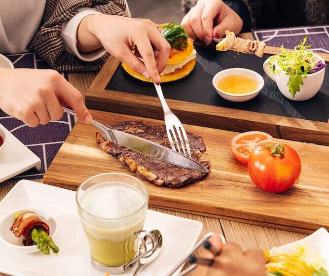 هتل Hilton Garden Inn Xiamen Bailuzhou Park