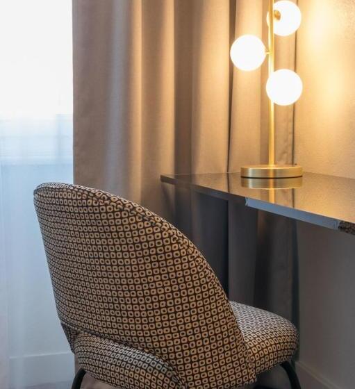 호텔 Hôtel Restaurant L Epicurien
