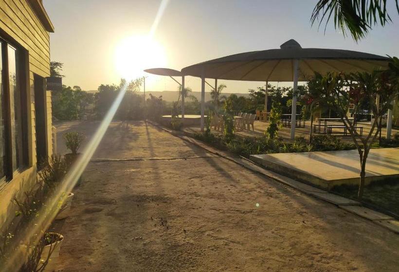 בית מלון כפרי Kk Tree Retreat Igatpuri