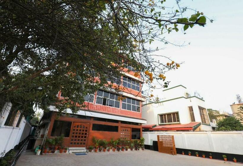 Отель Oyo 70029 Super Star Lodge