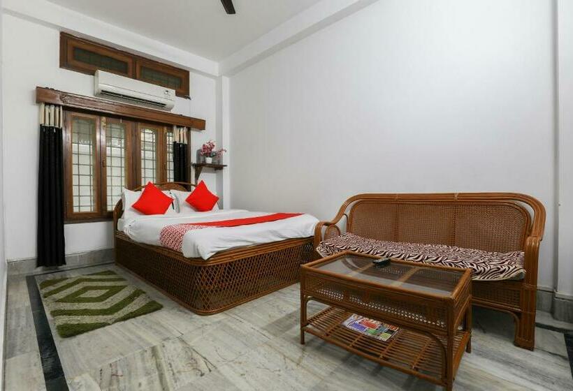 Отель Oyo 70029 Super Star Lodge