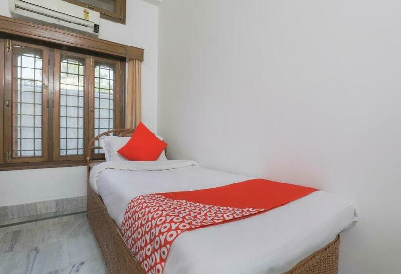 Отель Oyo 70029 Super Star Lodge