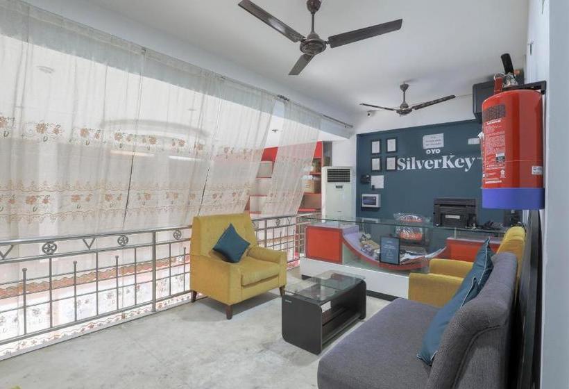 Отель Oyo 70770  Sundari